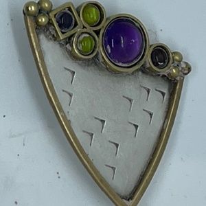 Deborah Close brooch, pin